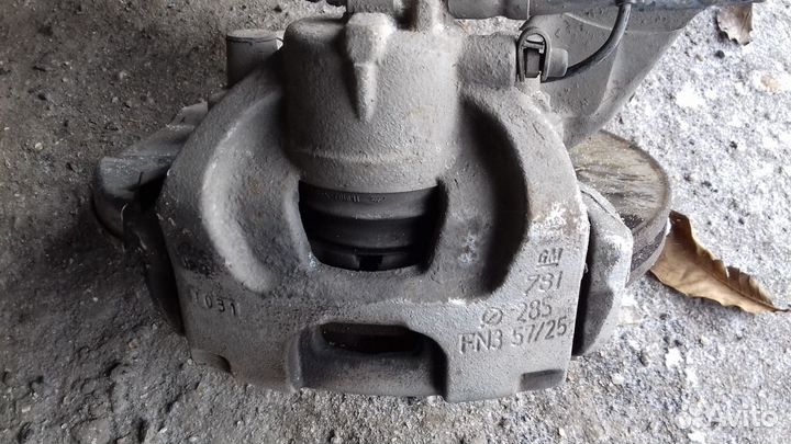 Суппорт передний левый Опель Вектра С