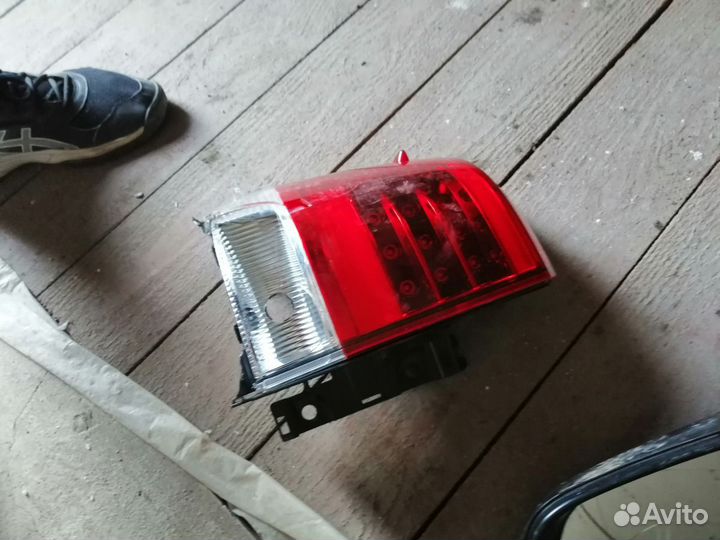 Левый фонарь крузер 200 2016 битый