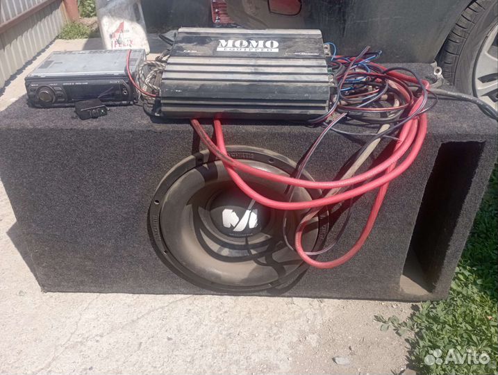 Комплект проводов, сабвуфер и усилитель