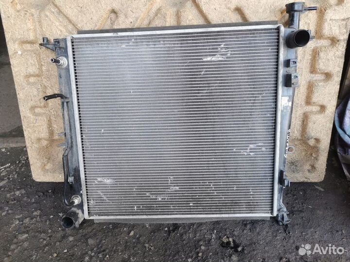 Радиатор охлаждения двигателя Kia Sorento 3 Prime