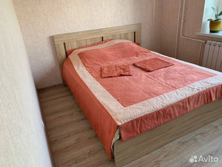 Покрывало с наволочками на кровать