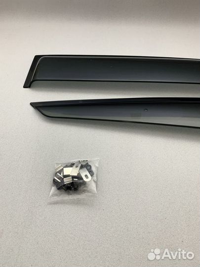 Ветровики на двери для Toyota Hiace 1989-2005