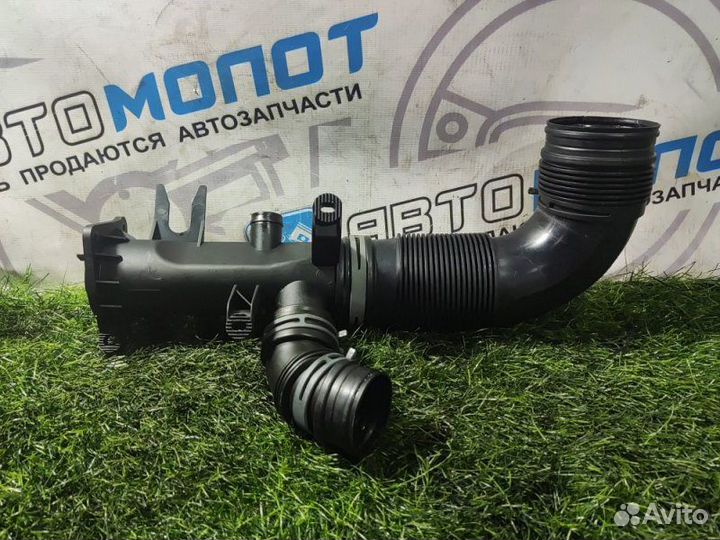 Патрубок воздушного фильтра Audi Volkswagen BLG