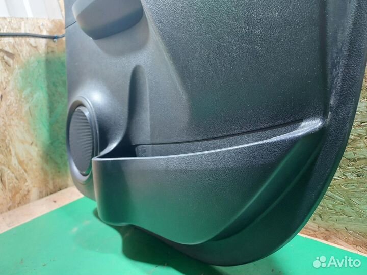 Обшивка двери задняя R G8 toyota Hilux (2015- 2020)