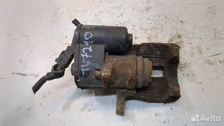 Суппорт правый задний Volkswagen Passat 6