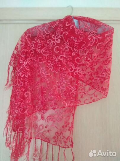 Шарф красный