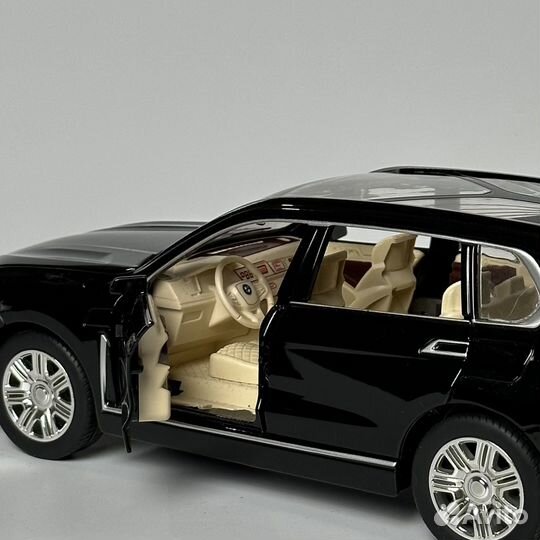 Модель машины 1:24 BMW X7 бмв 7