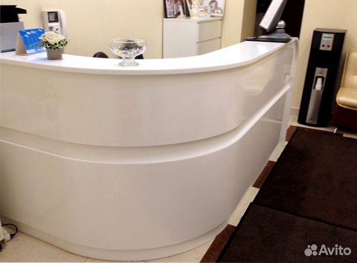 Ресепшн для бара кварцевого агломерата