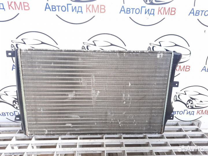 Радиатор охлаждения Volkswagen Jetta