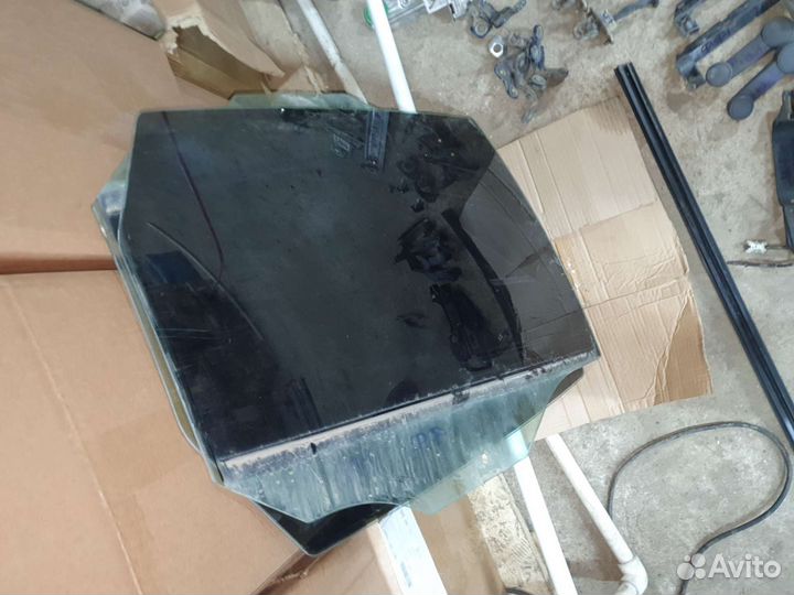 Заднее стекло двери на фокус 1 седан