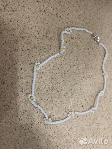 Бусы из бисера с ромашками