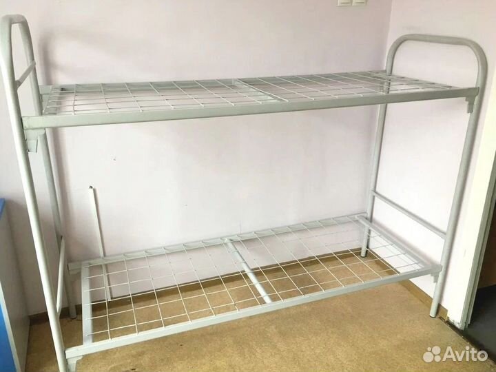 Двухъярусные металлические кровати