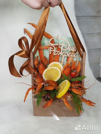 Подарок для мужчины ящик с раками