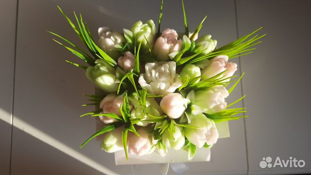 Букет из мыла 17 тюльпанов в подарочной коробке