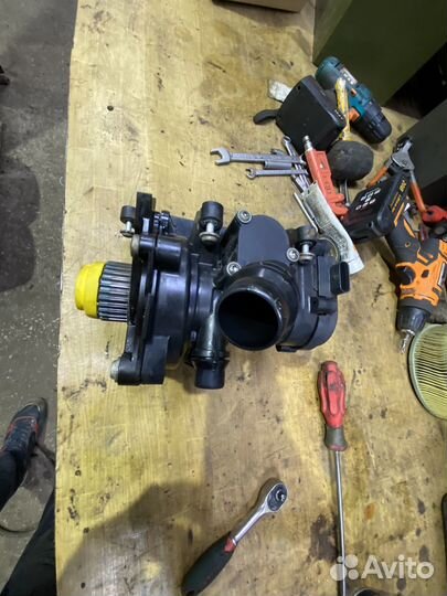 Термостат с помпой в сборе Audi