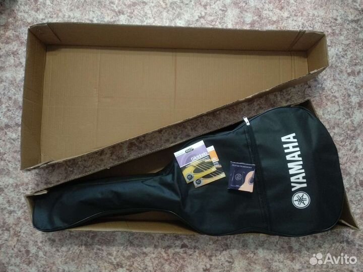Новая Yamaha FG800 с чехлом