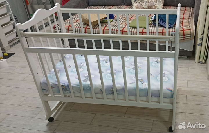 Детская кроватка с матрасом