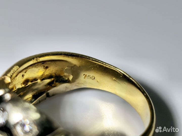 Золотое кольцо с бриллиантом 750 проба
