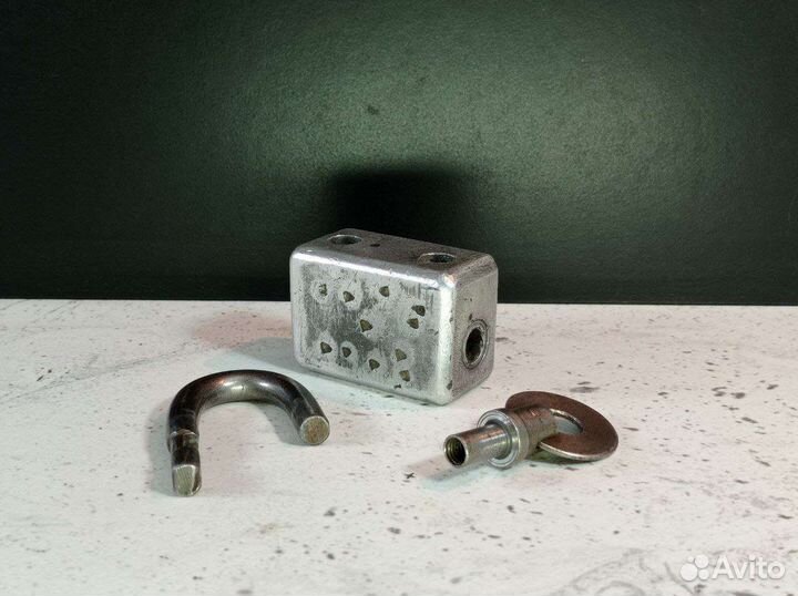 Замок с ключом навесной старинный