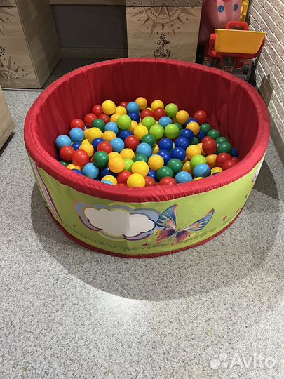 Бассейн сухой с шариками