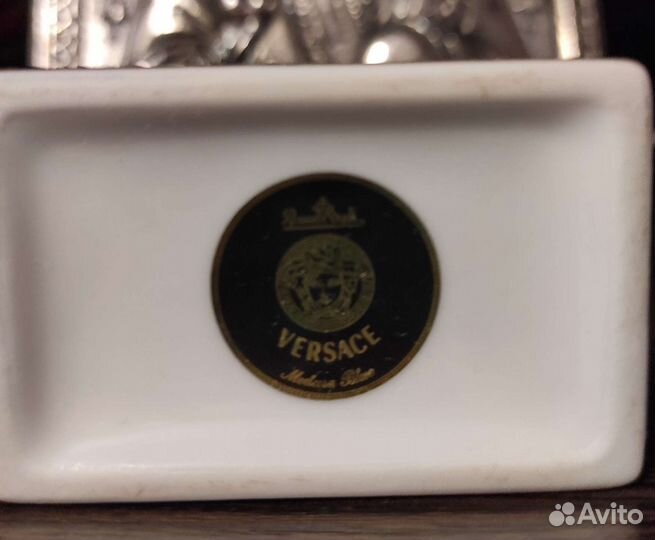 Фарфоровые часы от Versace