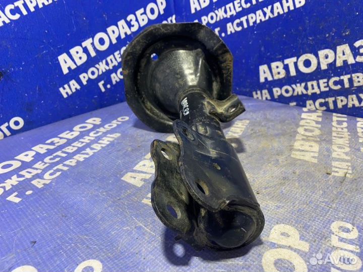 Передняя левая стойка амортизатора Mitsubishi