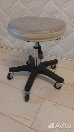 Стул для косметолога бу