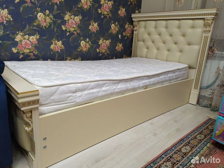Кровать