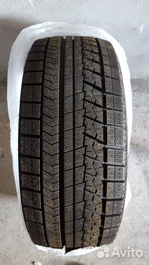 Bridgestone Blizzak VRX 215/50 R17 112