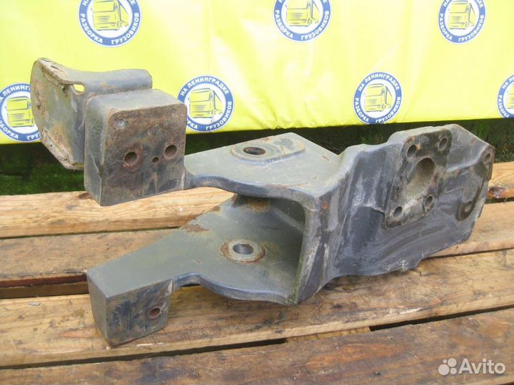 Кронштейн передней рессоры передний 5010574077 лев