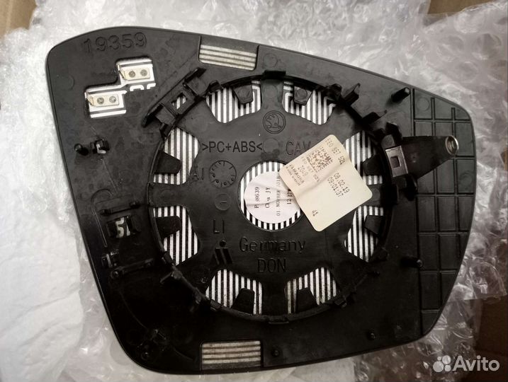 Зеркальный элемент Skoda Octavia A7