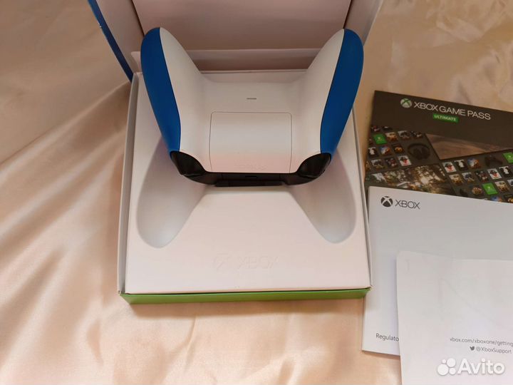 Контроллер xbox синего цвета ламинированный