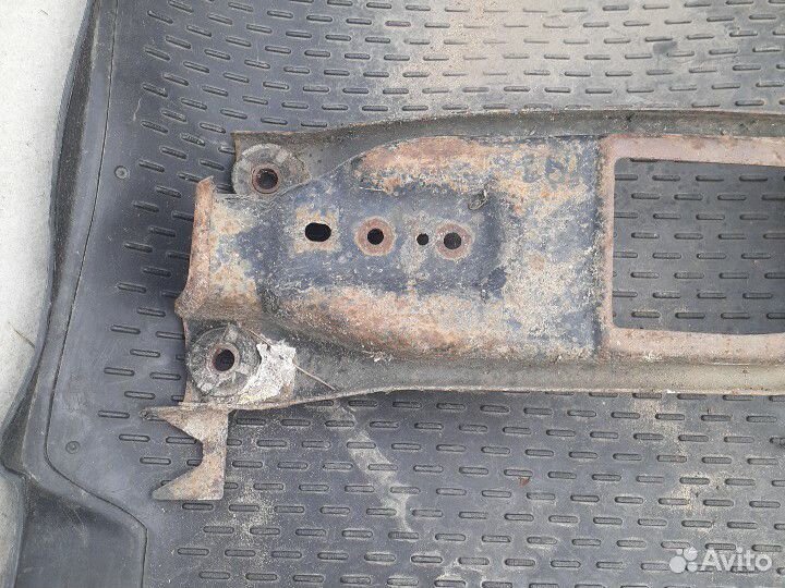 Балка передняя Мазда Демио 1