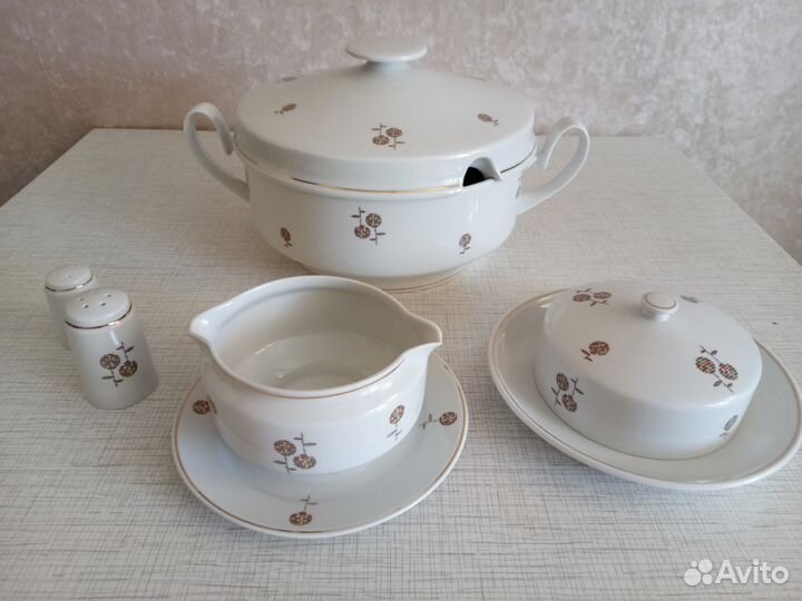 Маслёнка, соусница, супница, солонка и перечница