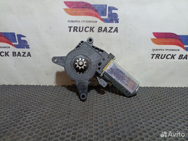 Моторчик стеклоподъемника правый