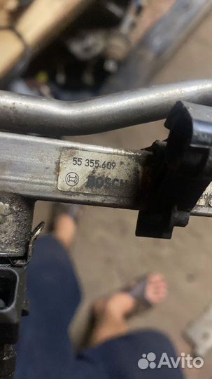 Топливная рампа с форсунками Opel Astra J A16LET