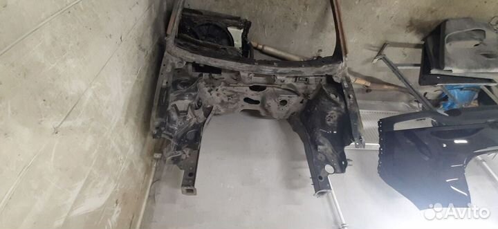 Передняя часть автомобиля polo