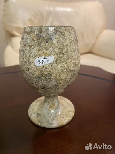 Бокал из яшмы (ракушечник)
