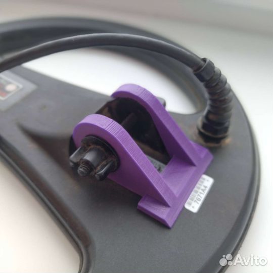 Защита крепления катушки металлодетектора