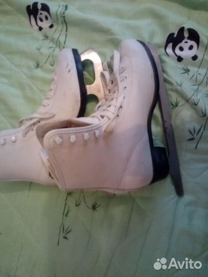 Коньки женские фигурные 39 размер