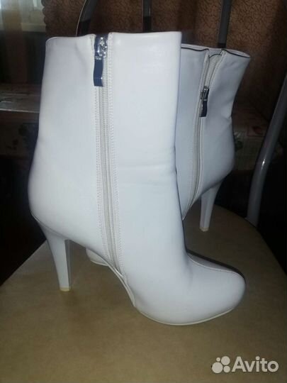 Белые свадебные сапоги