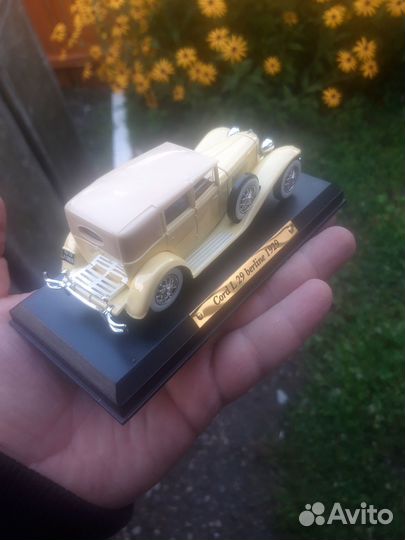 Коллекционная модель на постаменте. Новая