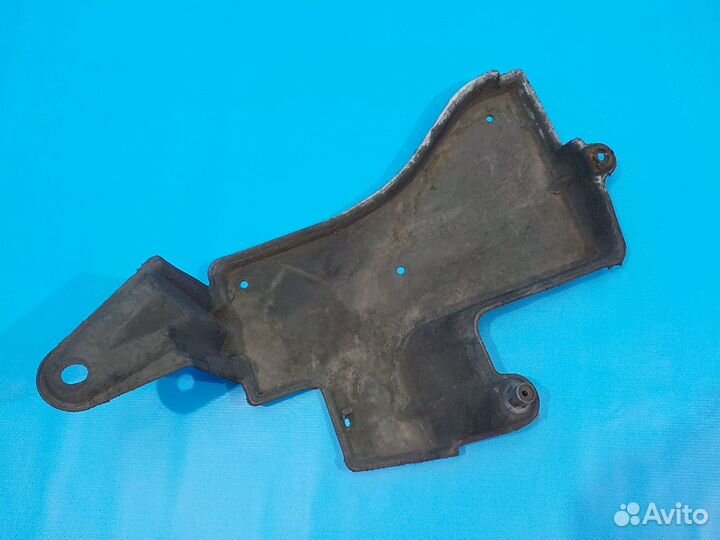 Защита днища задняя правая toyota Avensis 3 (T270)