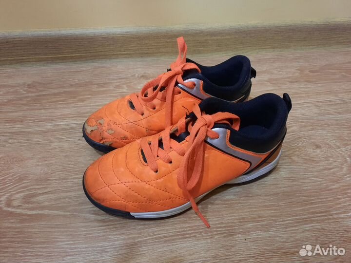 Футбольные бутсы сороконожки