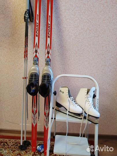 Продам лыжи и коньки