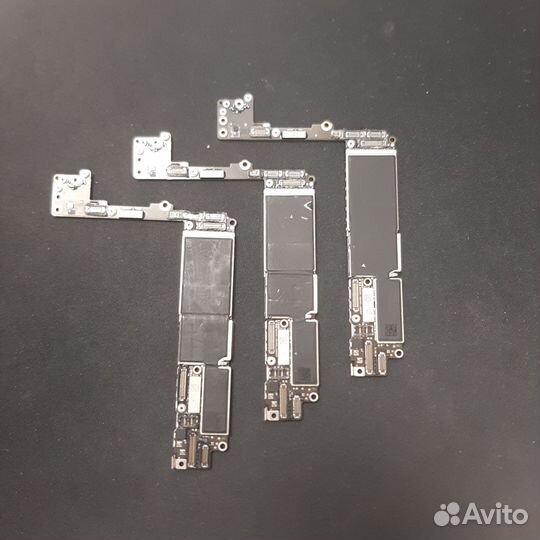 Материнская плата на iPhone 7 plus