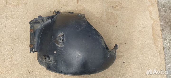 Подкрылок передний правый Mercedes W211