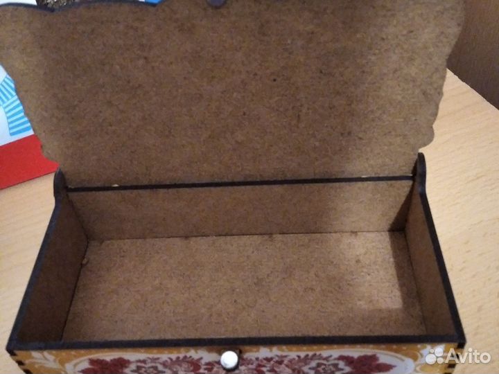 Деревянная шкатулка