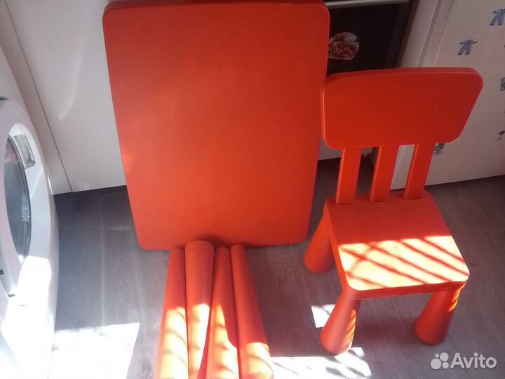 Стол детский пластиковый и стул