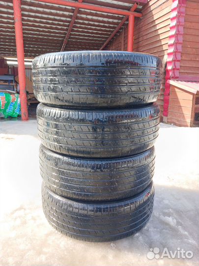 Roadstone N'Fera RU5 235/55 R19